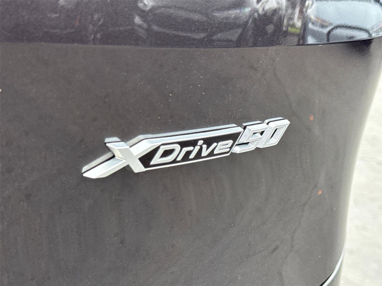 Used 2022 BMW iX xDrive50 w/ Dynamic Handling Package image 14