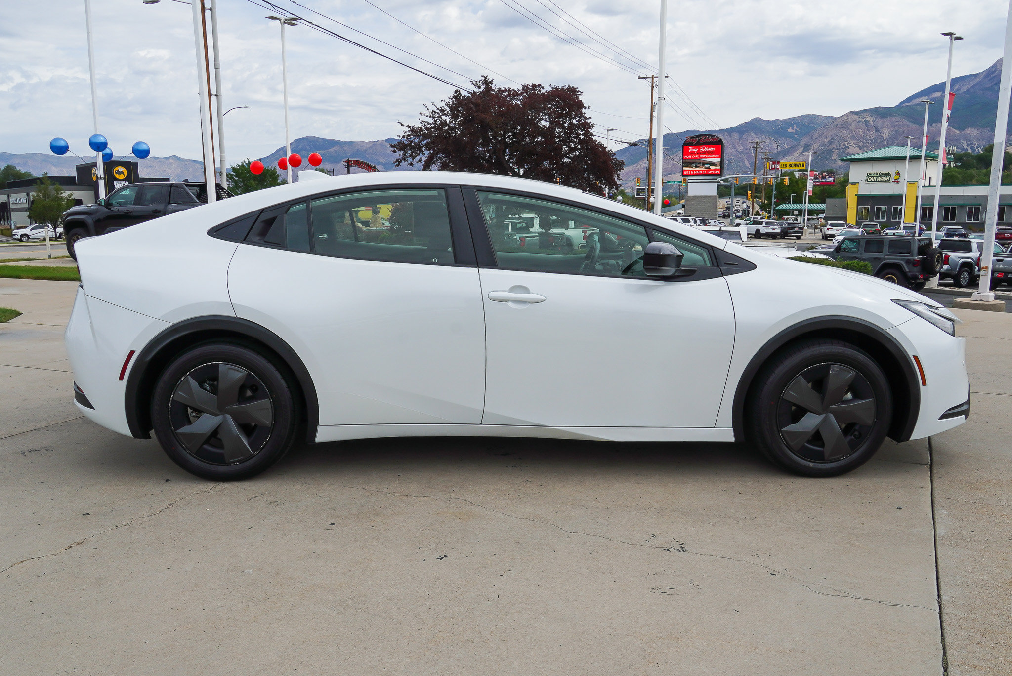 Certified 2024 Toyota Prius LE AWD/4WD image 9