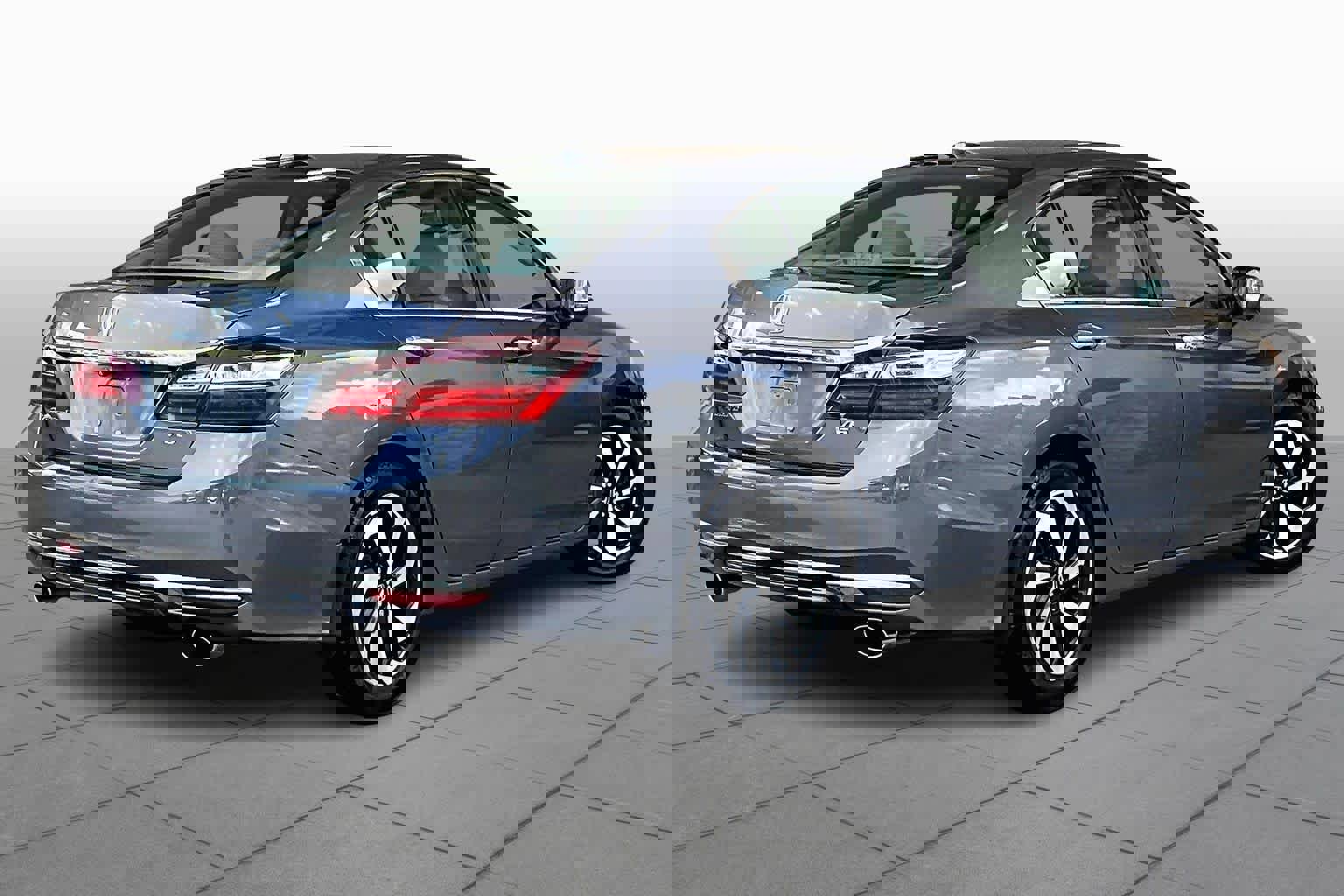 Used 2017 Honda Accord EX-L image 13