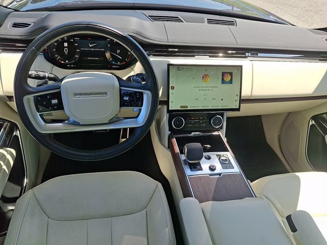 Used 2023 Land Rover Range Rover SE AWD/4WD image 3