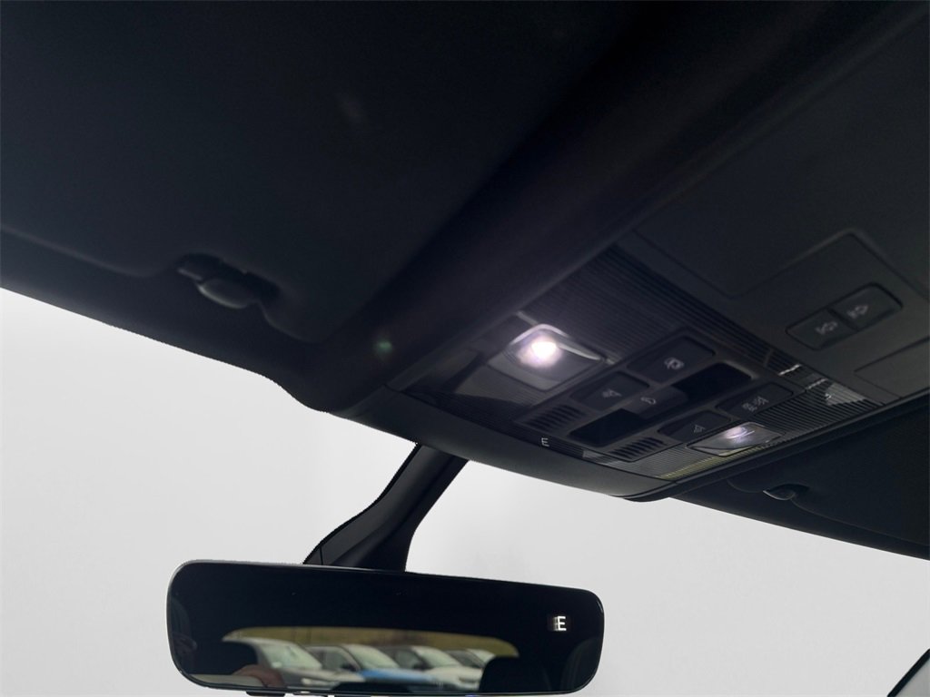 Used 2022 Volkswagen Atlas Cross Sport SE image 27