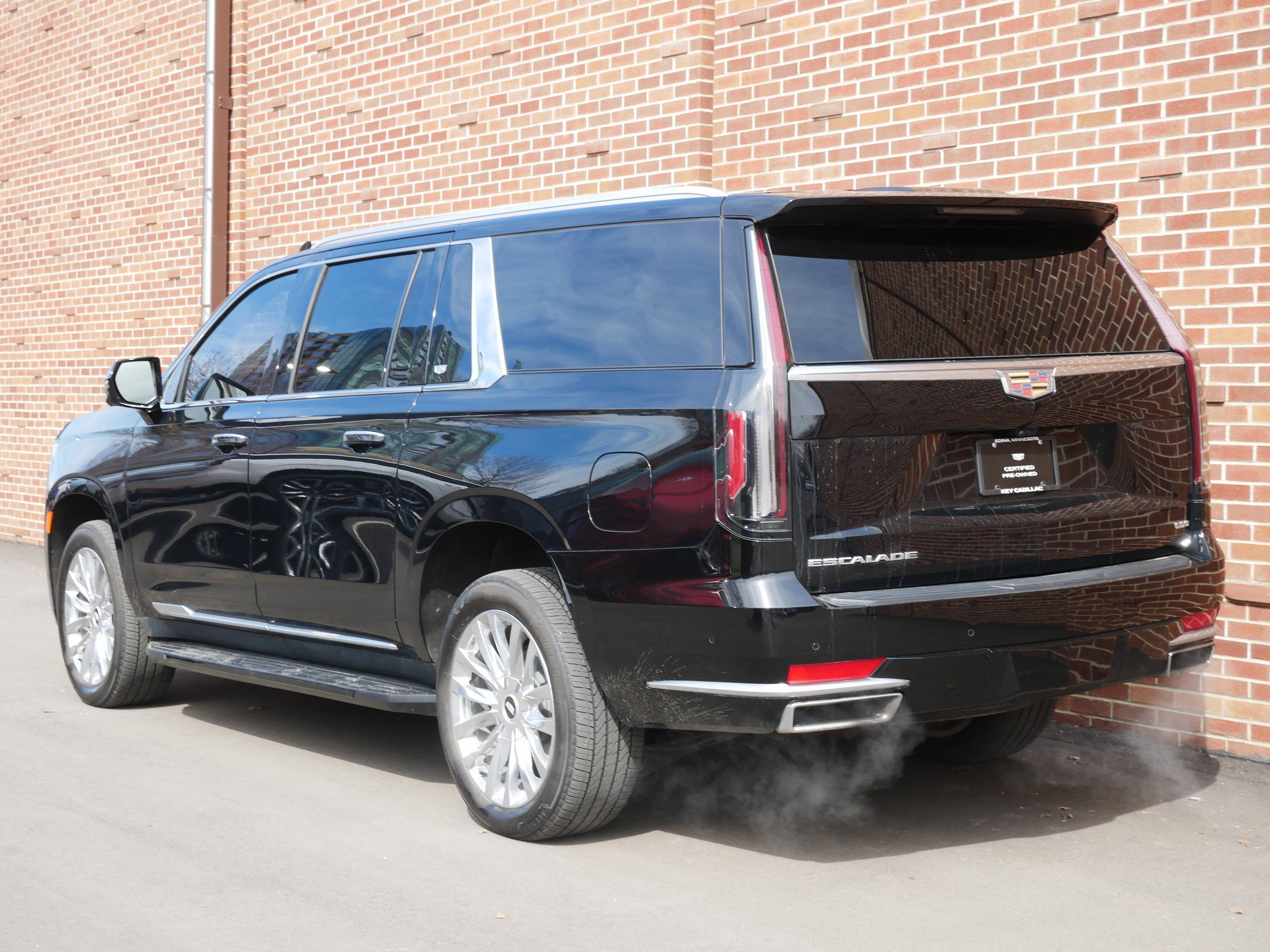 Certified 2023 Cadillac Escalade ESV Premium Luxury w/ LPO, Floor Liner Package image 3