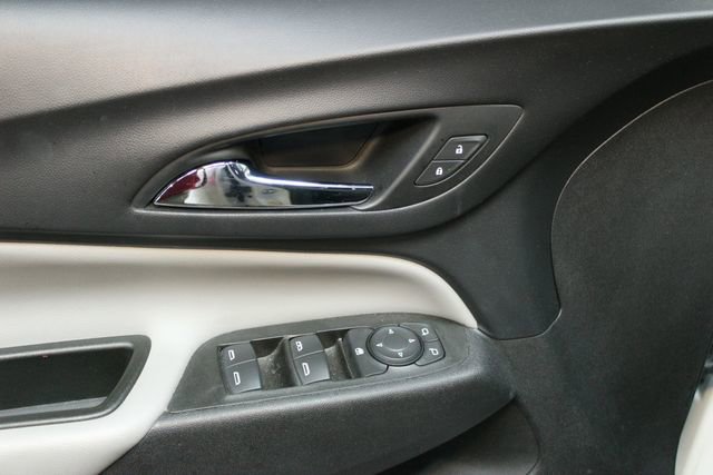 Used 2021 Chevrolet Equinox LS w/ LS Convenience Package image 17