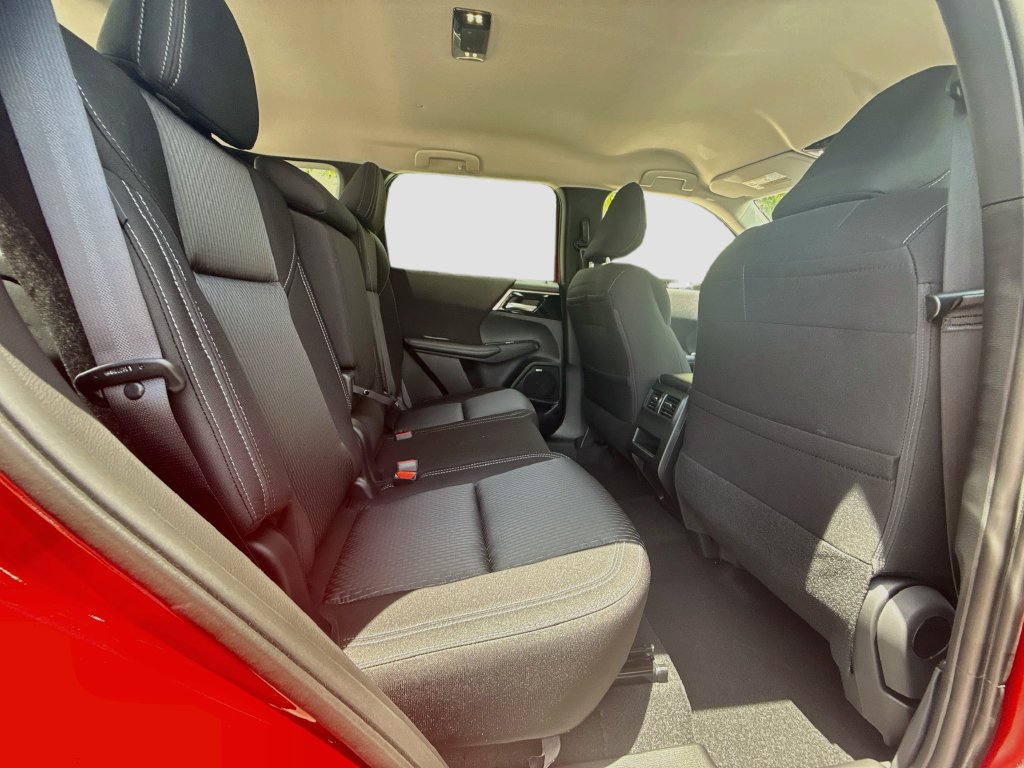 New 2026 Mitsubishi Outlander ES FWD image 28