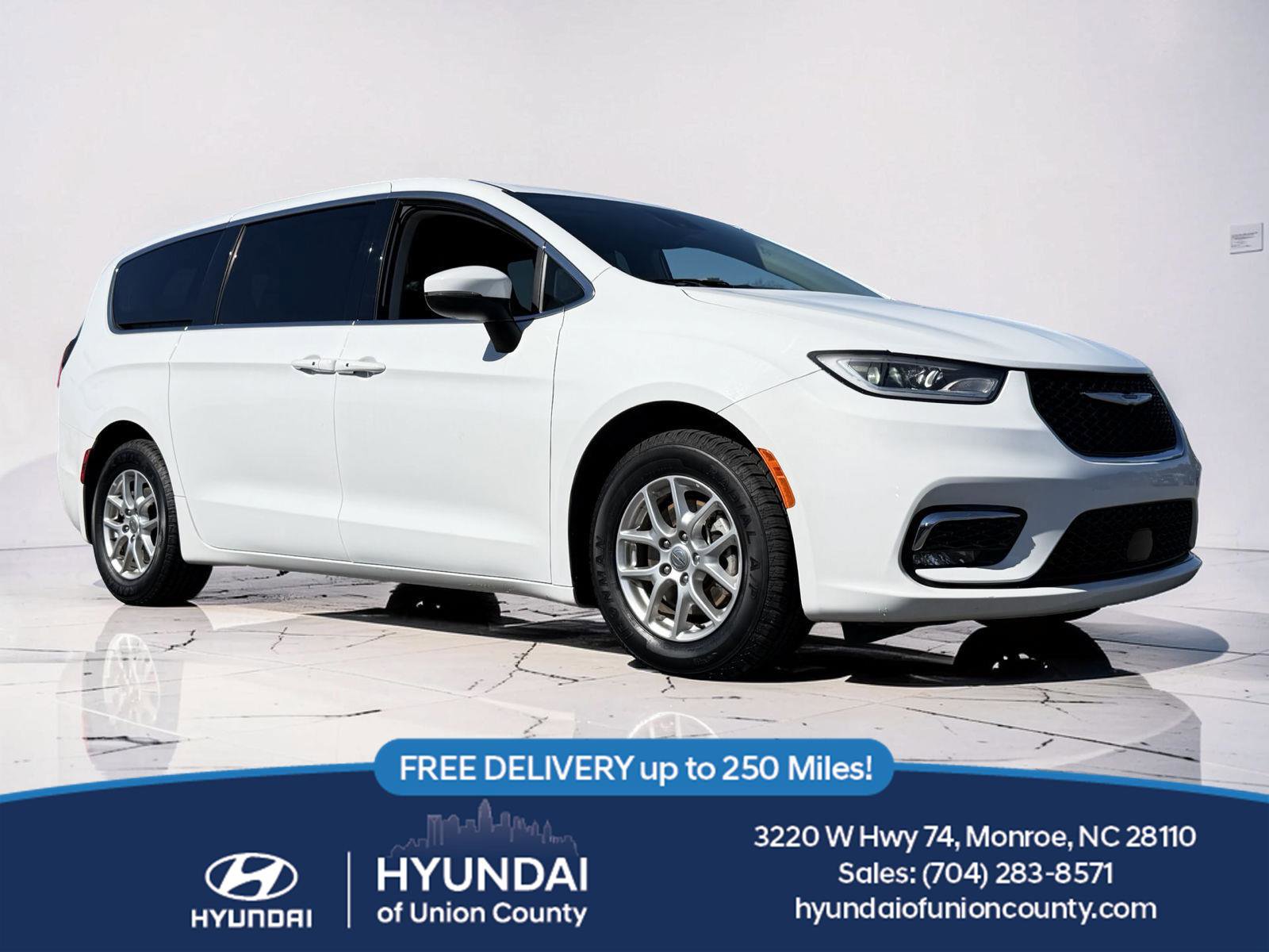 Used 2023 Chrysler Pacifica Touring-L