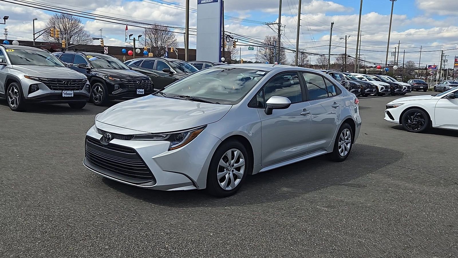 Used 2023 Toyota Corolla LE image 4