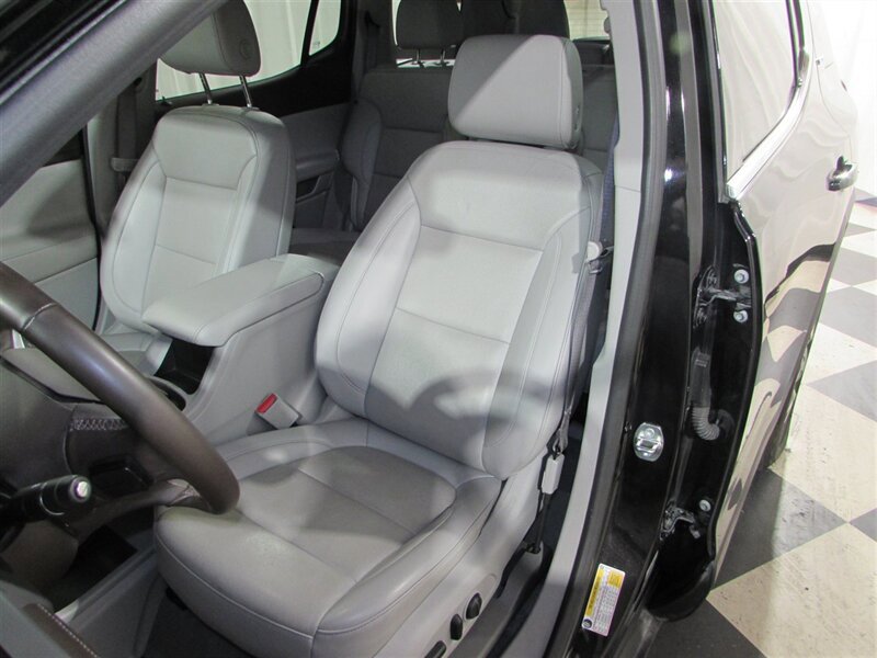 Used 2023 GMC Acadia SLT image 17