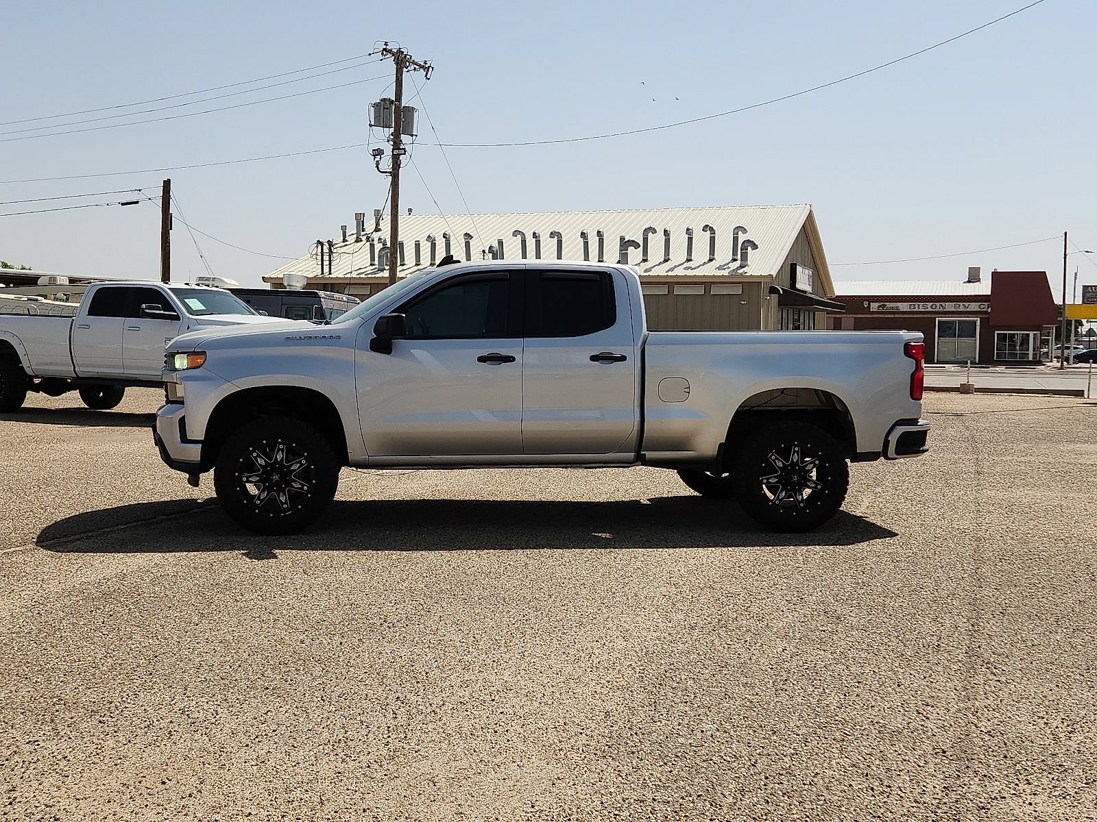 Used 2020 Chevrolet Silverado 1500 Custom w/ Custom Value Package RWD image 2