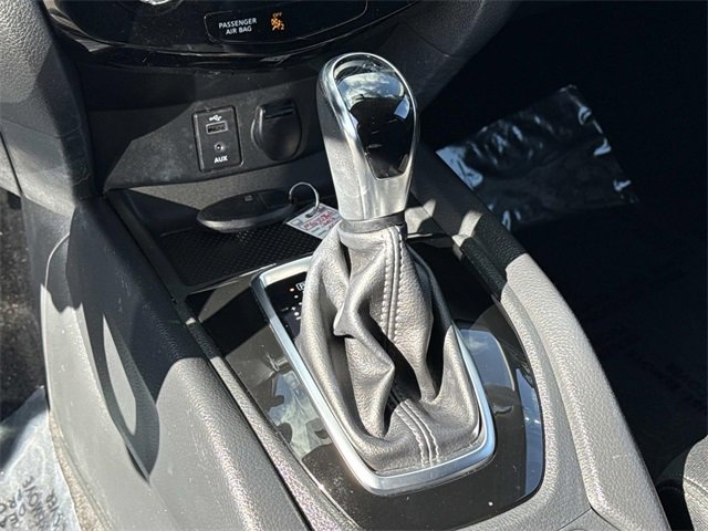 Used 2017 Nissan Rogue SV w/ SV Premium Package image 22