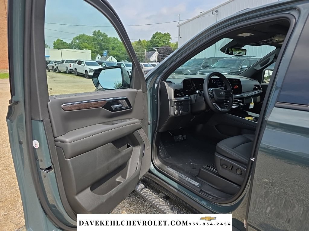 Used 2026 Chevrolet Suburban Z71 w/ Comfort Package AWD/4WD image 17