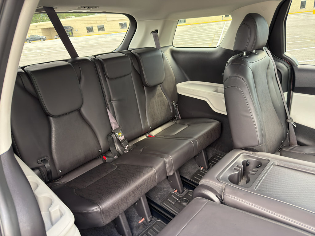 Used 2024 Kia Carnival LX FWD image 28