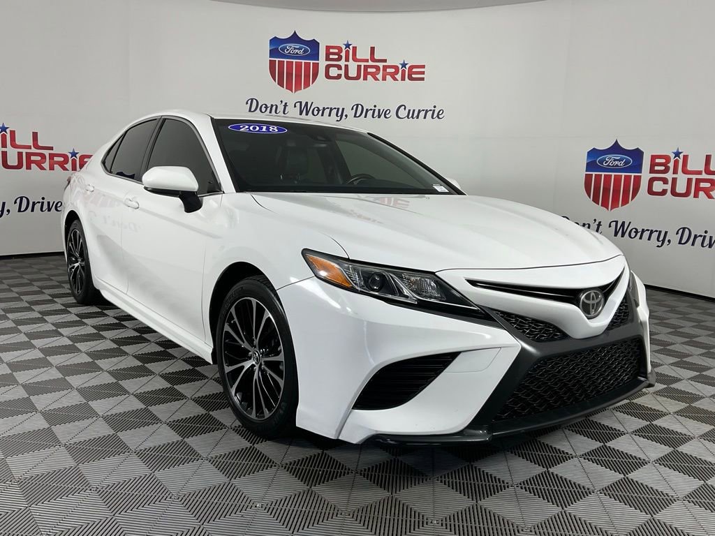 Used 2018 Toyota Camry SE FWD image 1