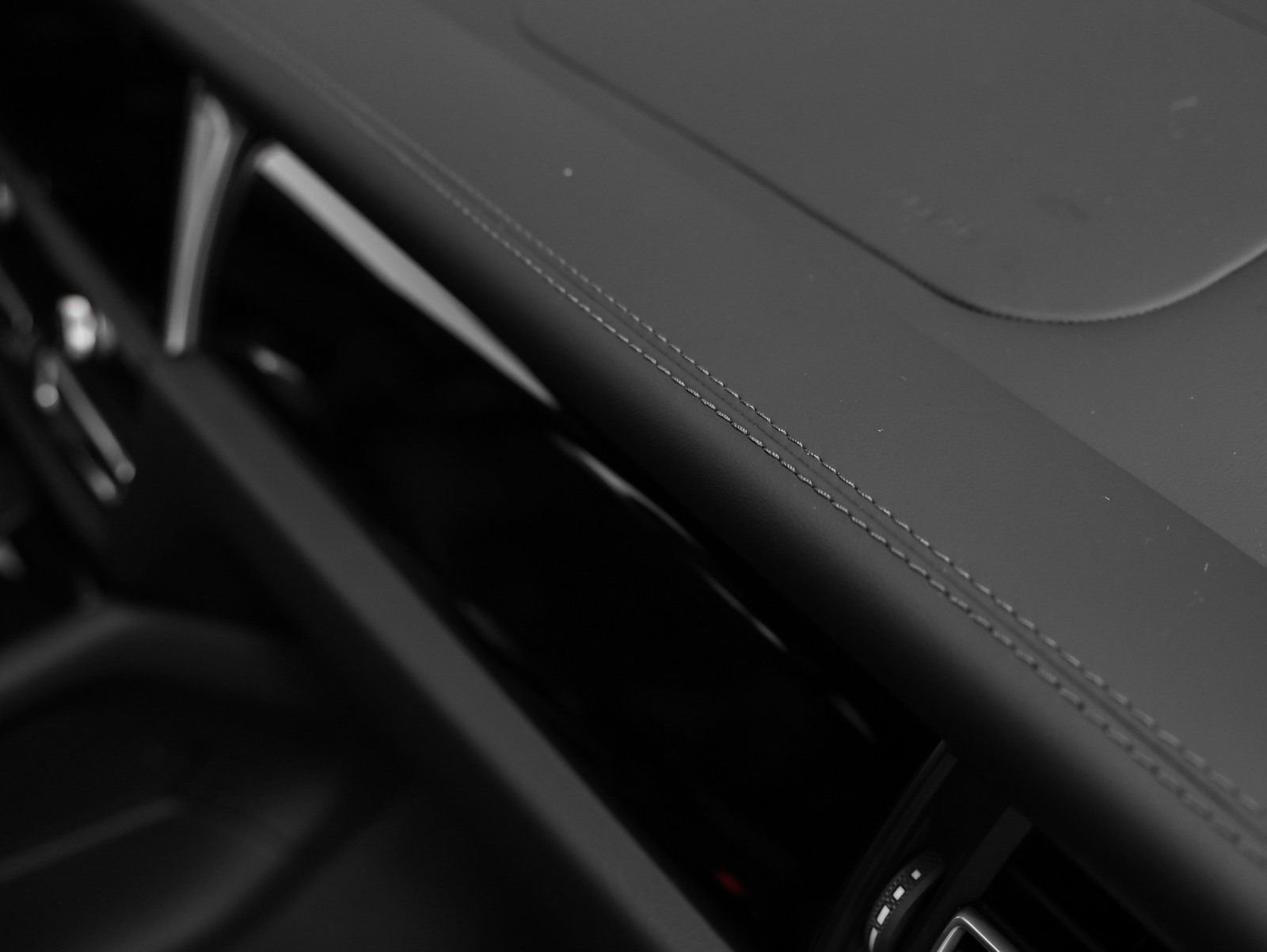 New 2025 Porsche Macan Turbo image 25