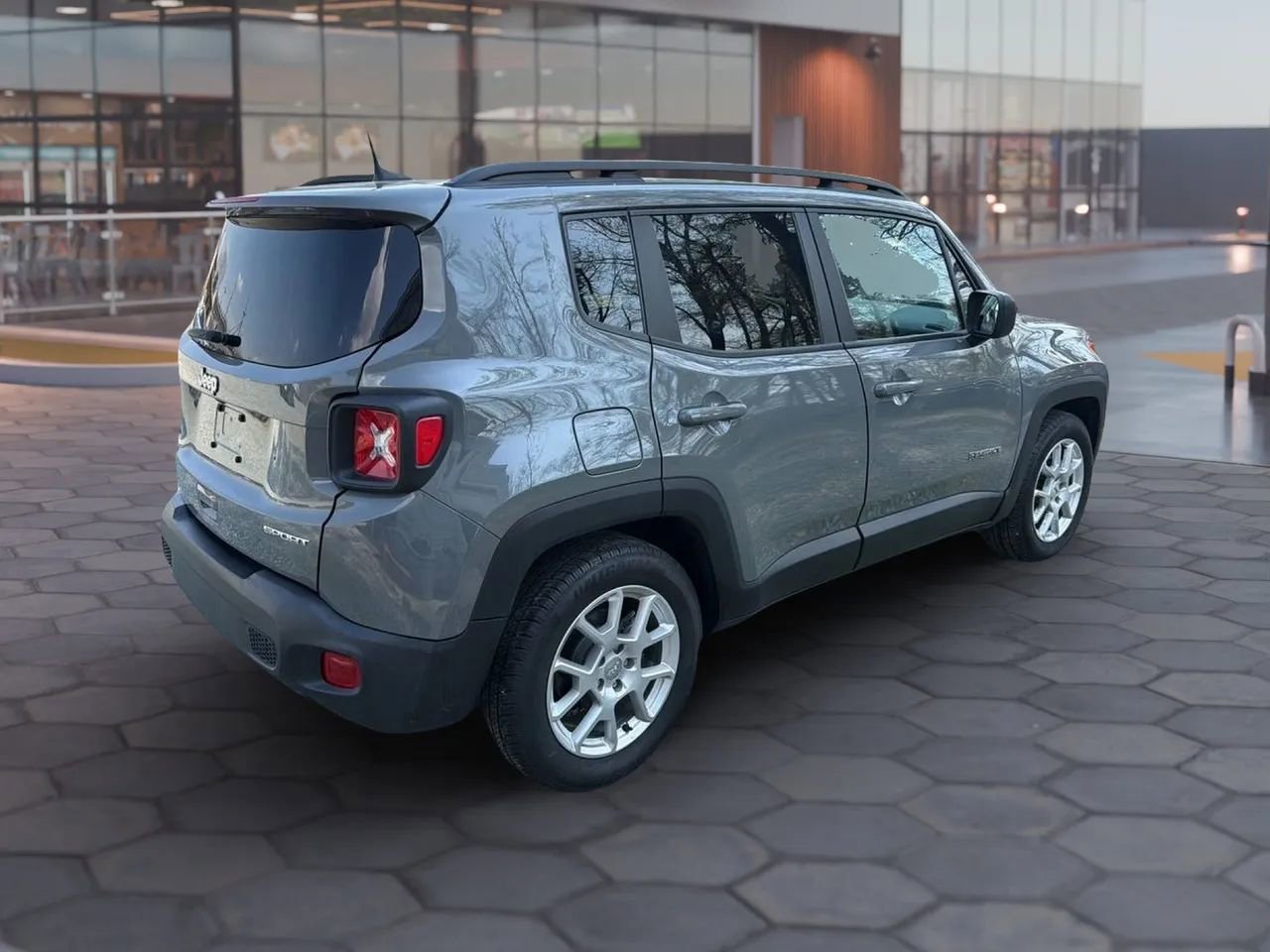Used 2022 Jeep Renegade Sport w/ Sport Appearance Group FWD image 16