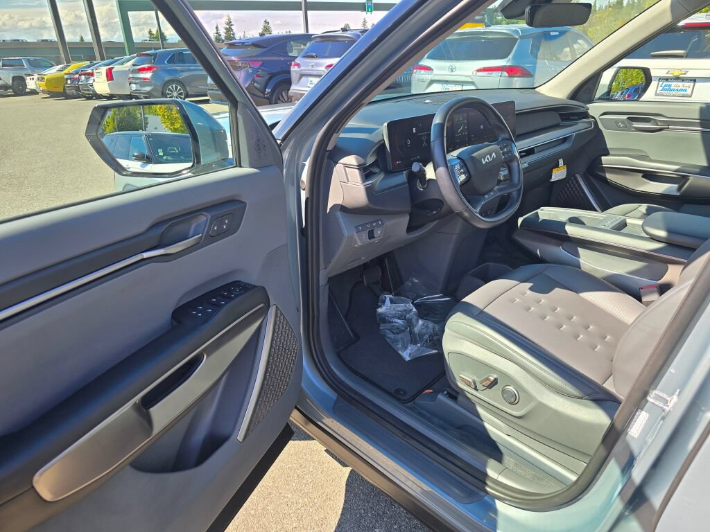 Certified 2024 Kia EV9 Wind AWD/4WD image 23