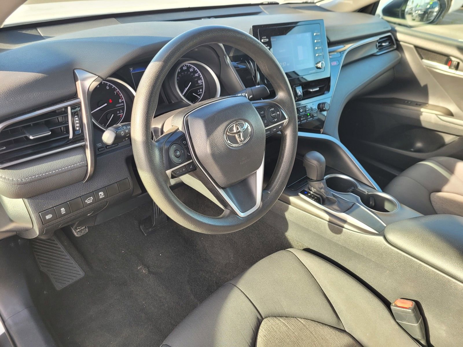 Used 2021 Toyota Camry LE image 14