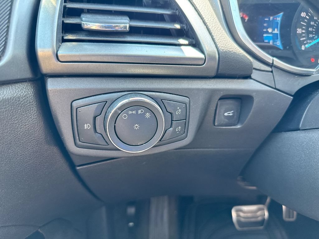 Used 2016 Ford Fusion Titanium FWD image 18