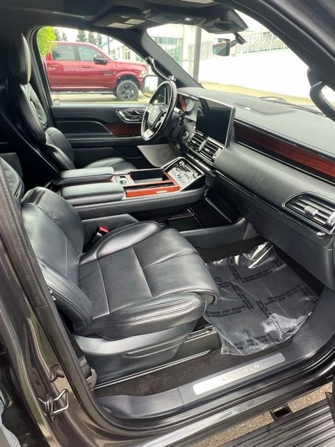 Used 2023 Lincoln Navigator Reserve AWD/4WD image 9