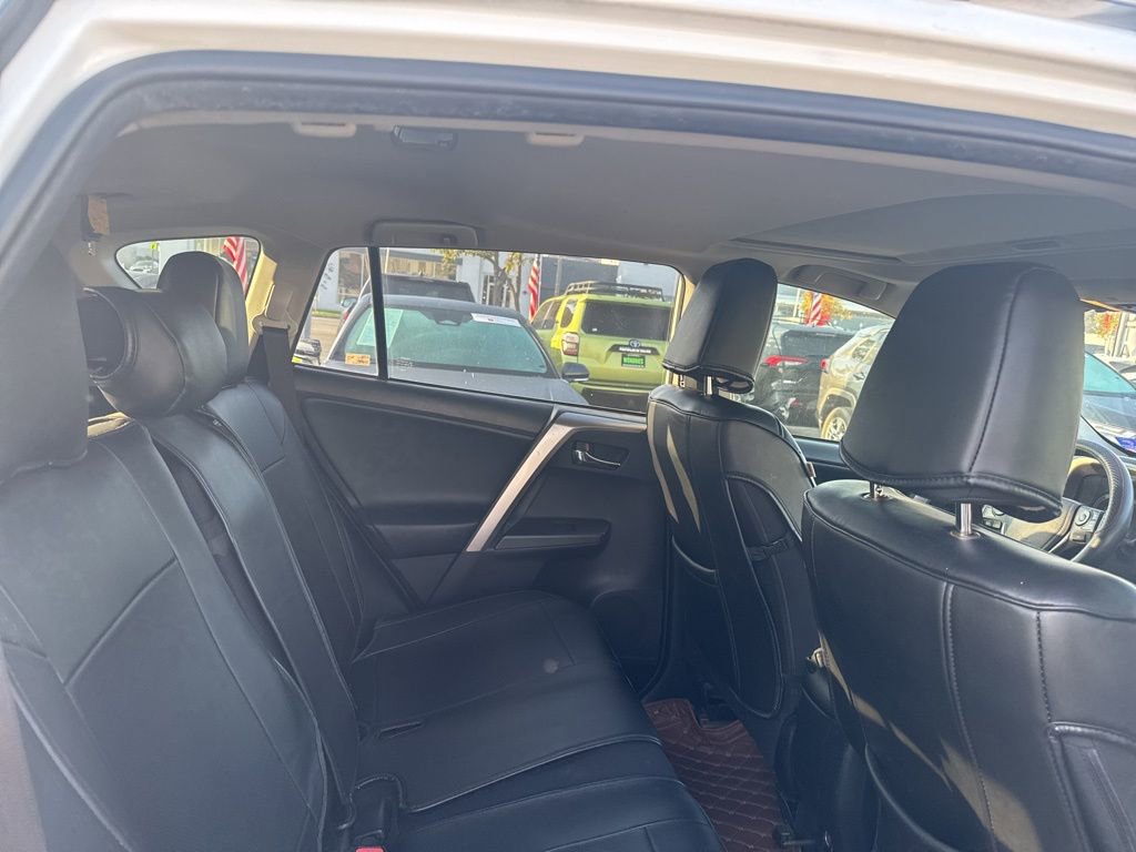 Used 2018 Toyota RAV4 XLE w/ Carpet Mat Package image 16