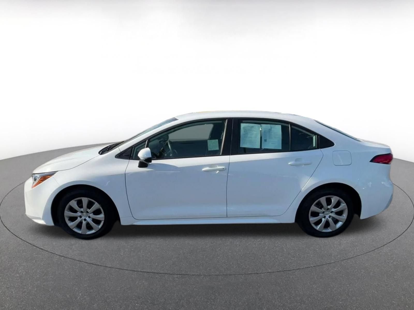 Used 2025 Toyota Corolla LE FWD image 9