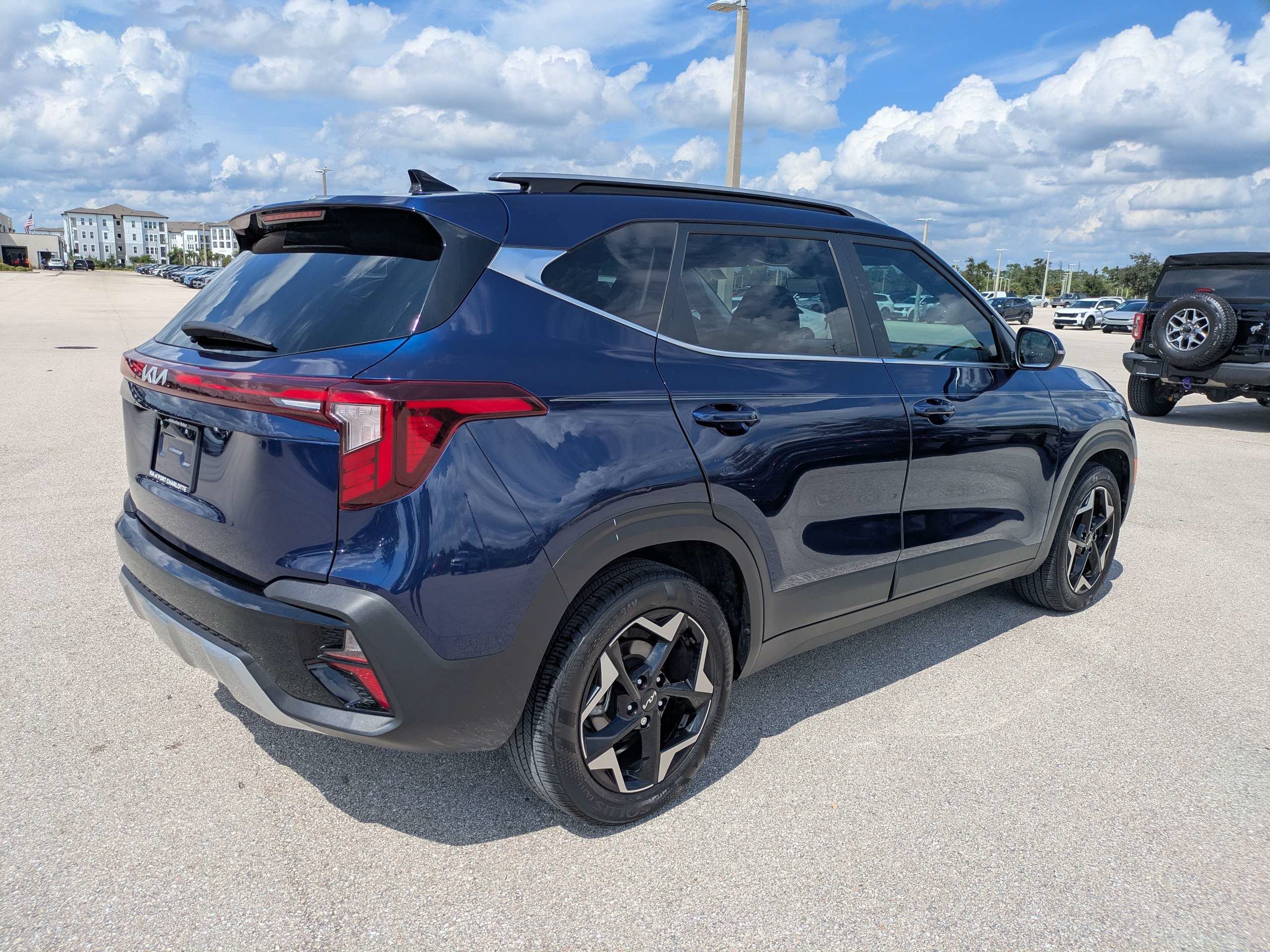 Certified 2024 Kia Seltos EX FWD image 3