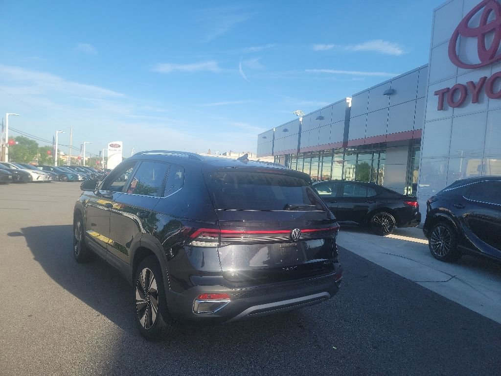 Used 2025 Volkswagen Taos SE AWD/4WD image 12