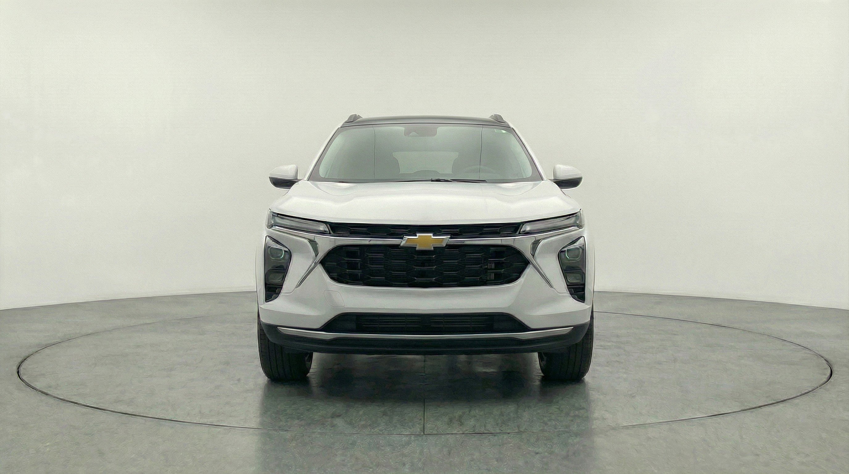 Used 2025 Chevrolet Trax LT FWD image 2