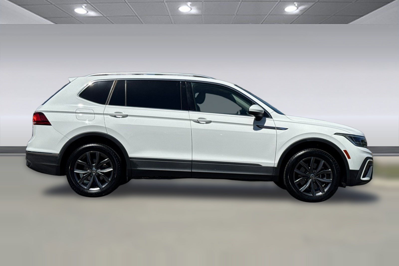 Used 2022 Volkswagen Tiguan SE AWD/4WD image 8