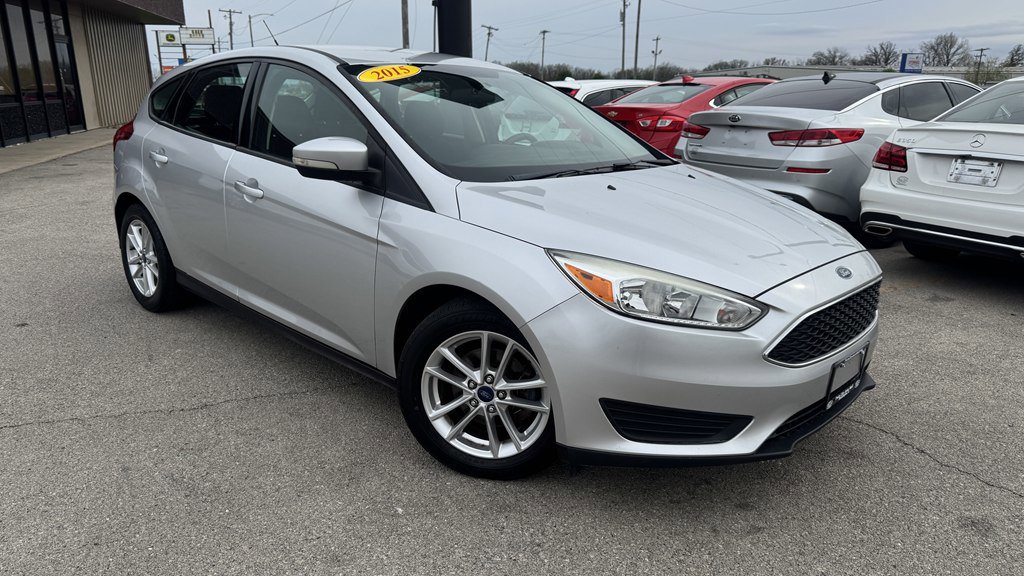 Used 2015 Ford Focus SE FWD image 2
