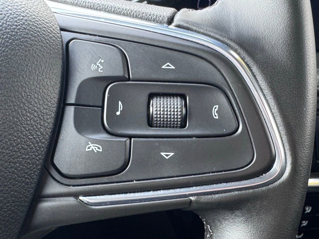 Used 2025 Buick Encore GX Sport Touring image 38