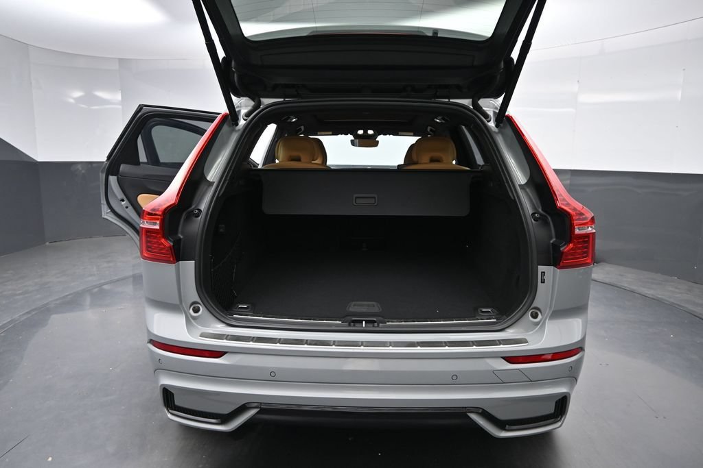 Used 2024 Volvo XC60 B5 Ultimate w/ Protection Package Premier AWD/4WD image 17
