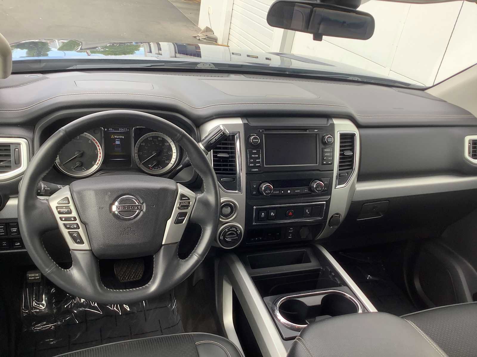 Used 2018 Nissan Titan PRO-4X AWD/4WD image 10