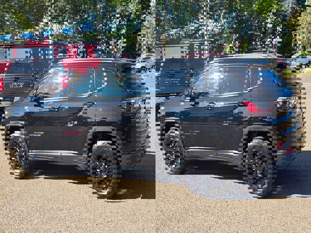 Used 2023 Jeep Compass Trailhawk image 28