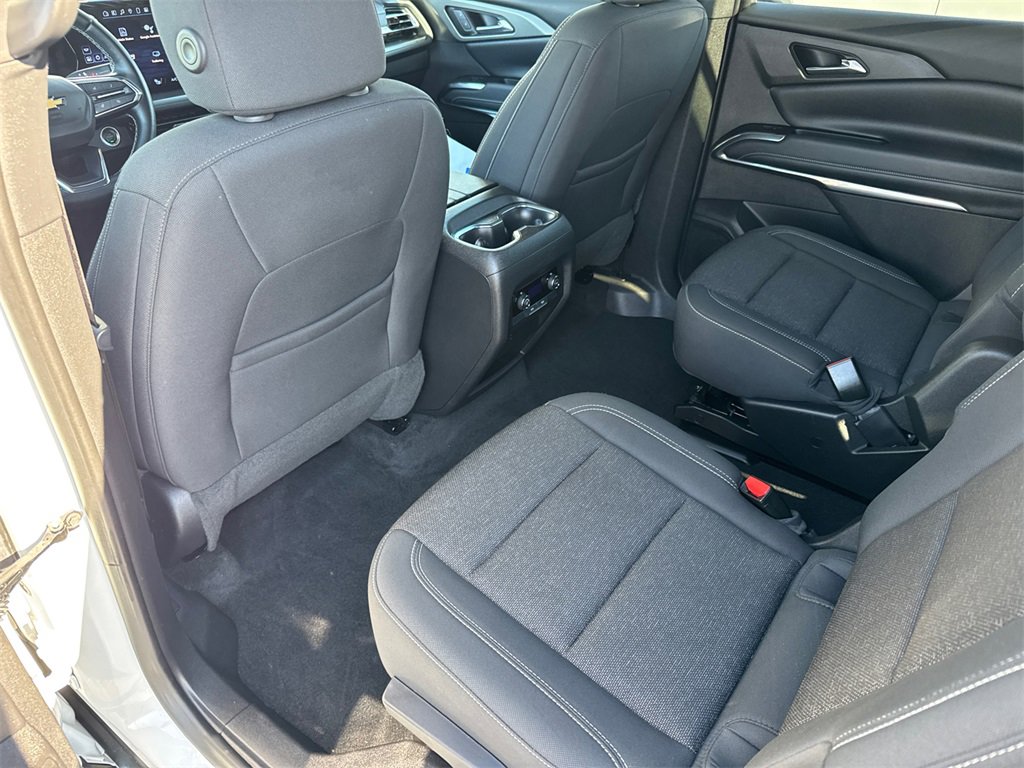 Used 2025 Chevrolet Traverse LT image 18
