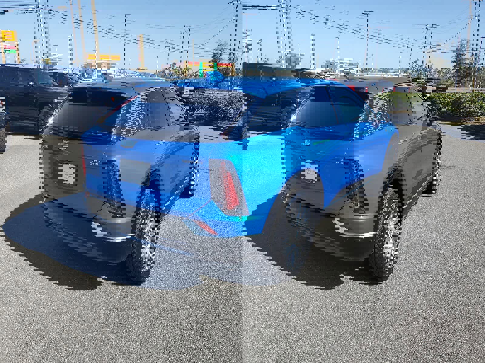 New 2025 Cadillac Optiq Luxury 2 image 6