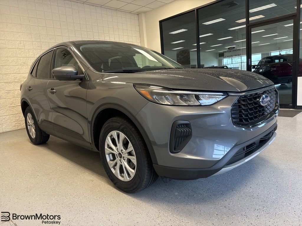 Used 2023 Ford Escape Active w/ Tech Pack #2 AWD/4WD image 1