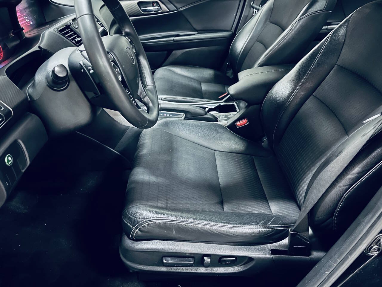 Used 2017 Honda Accord Sport image 18