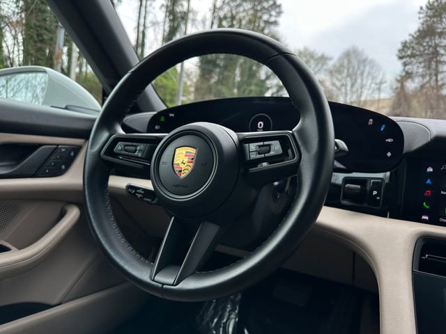 Used 2022 Porsche Taycan 4S image 27