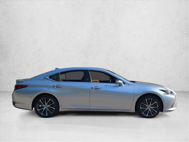 Used 2025 Lexus ES 300h w/ Premium Package image 4