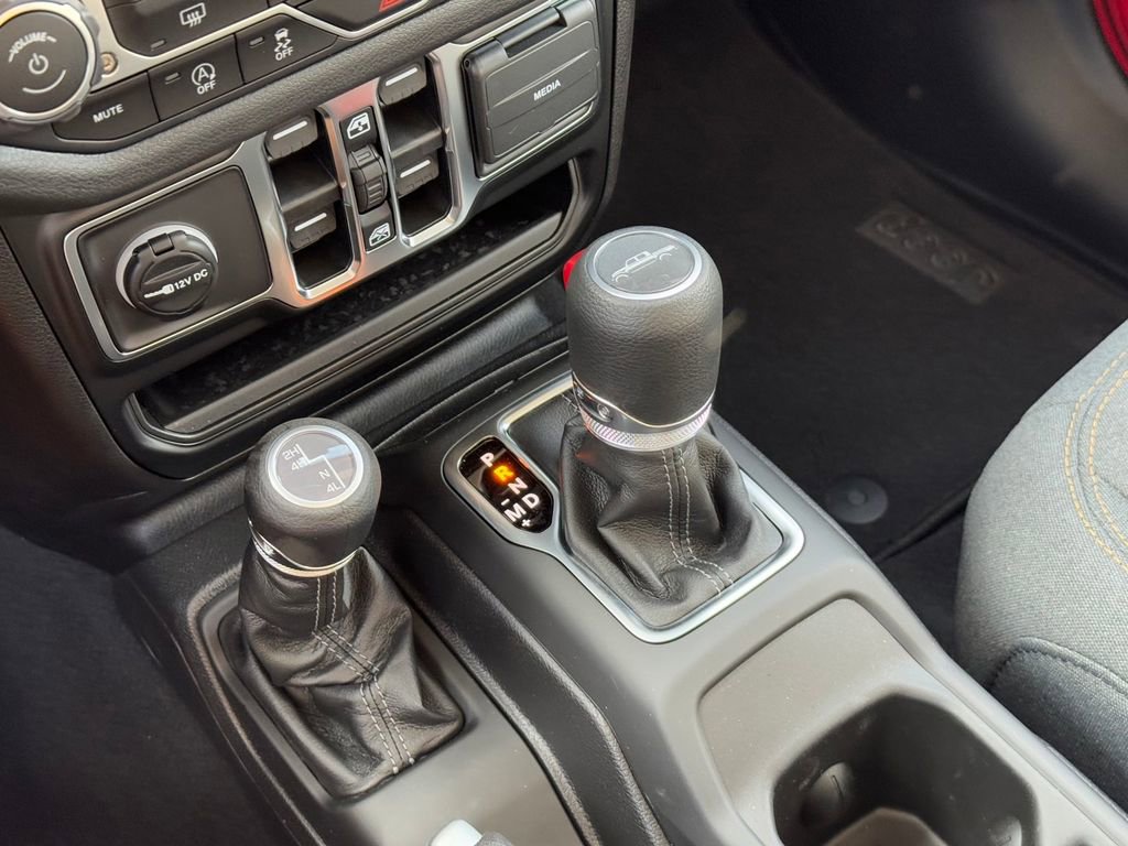 New 2025 Jeep Gladiator Sport image 18