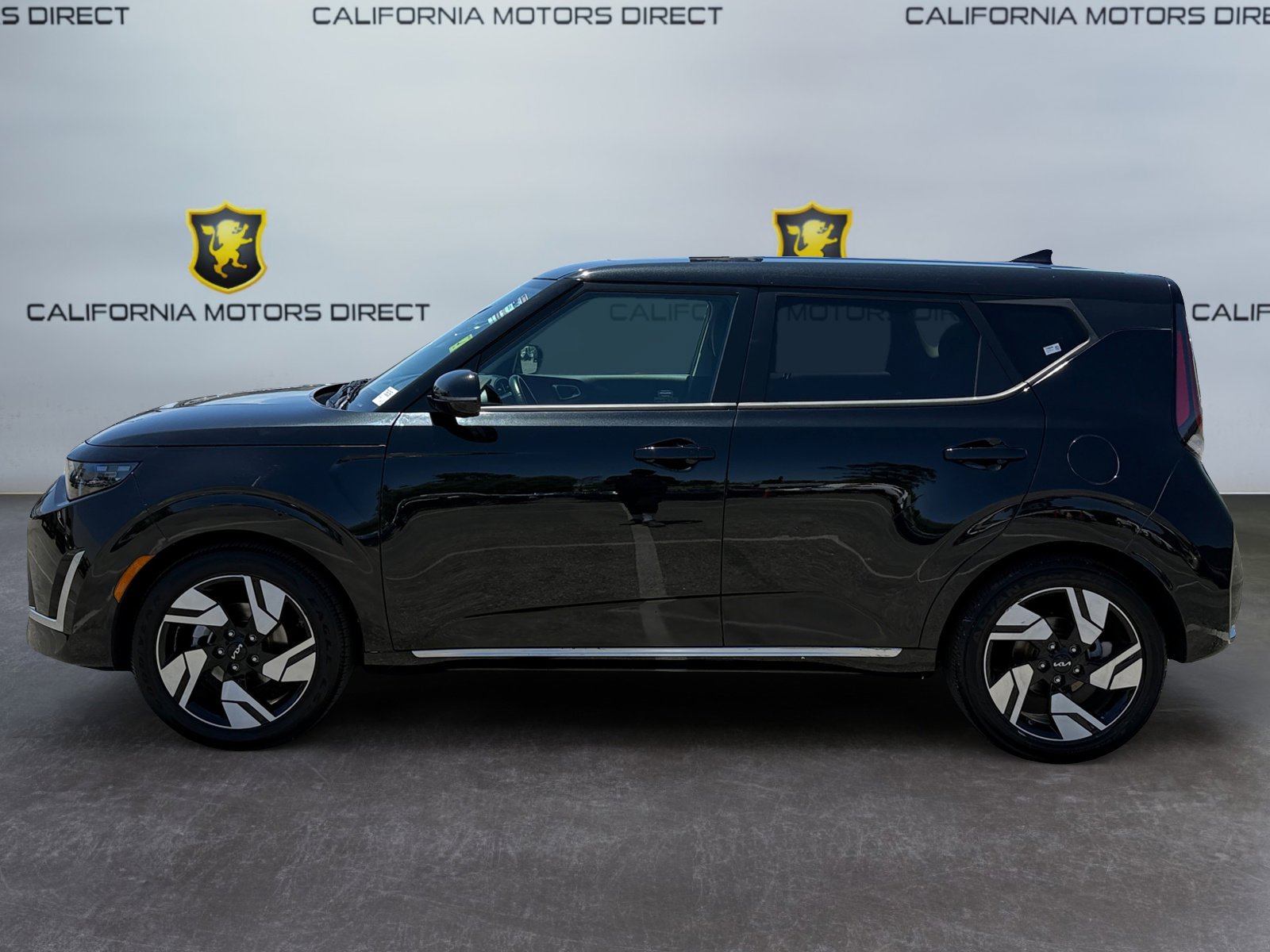 Used 2023 Kia Soul GT-Line FWD image 2