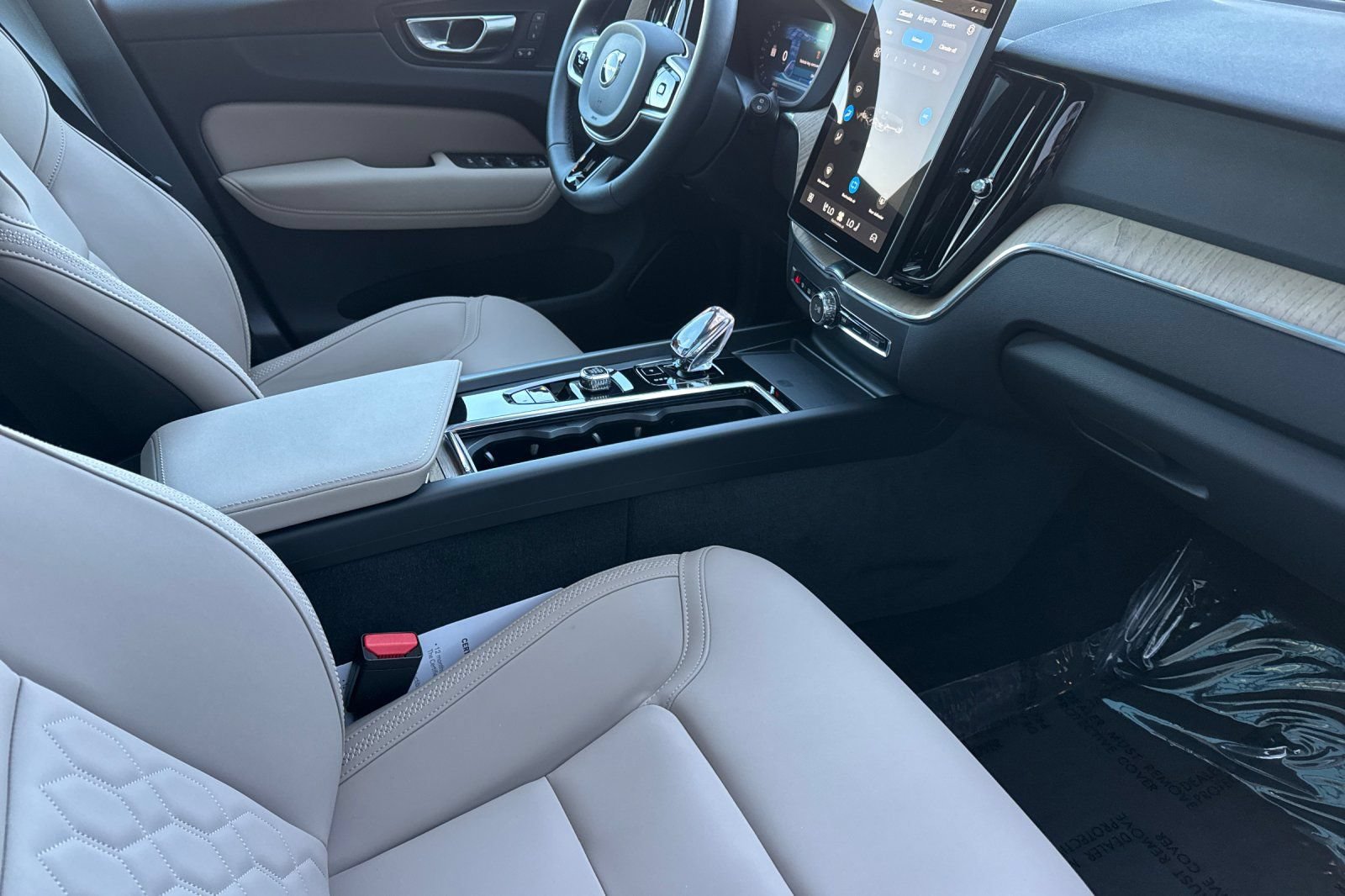 Certified 2026 Volvo XC60 B5 Plus w/ Protection Package Premier AWD/4WD image 17