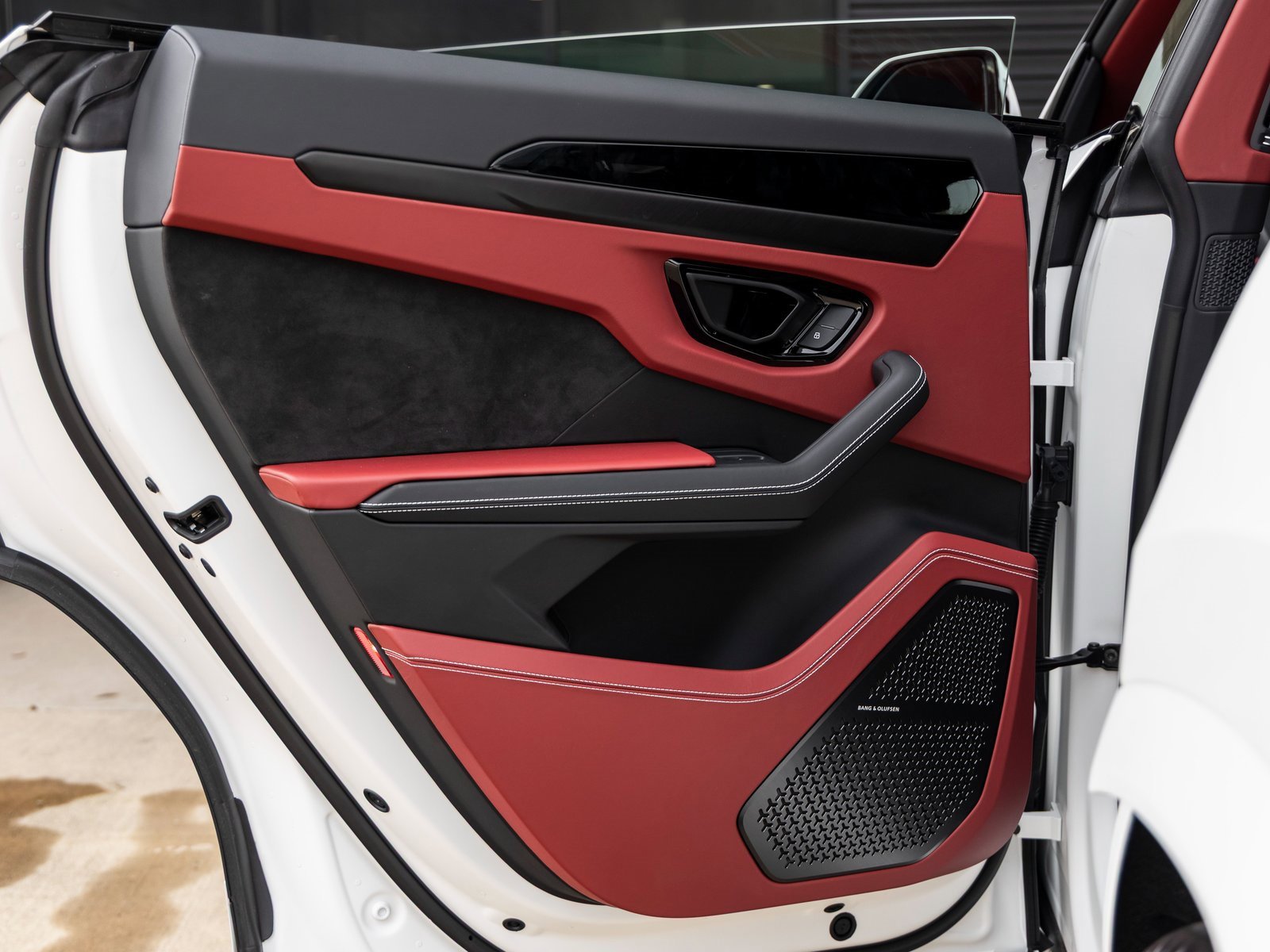 Used 2024 Lamborghini Urus S image 33