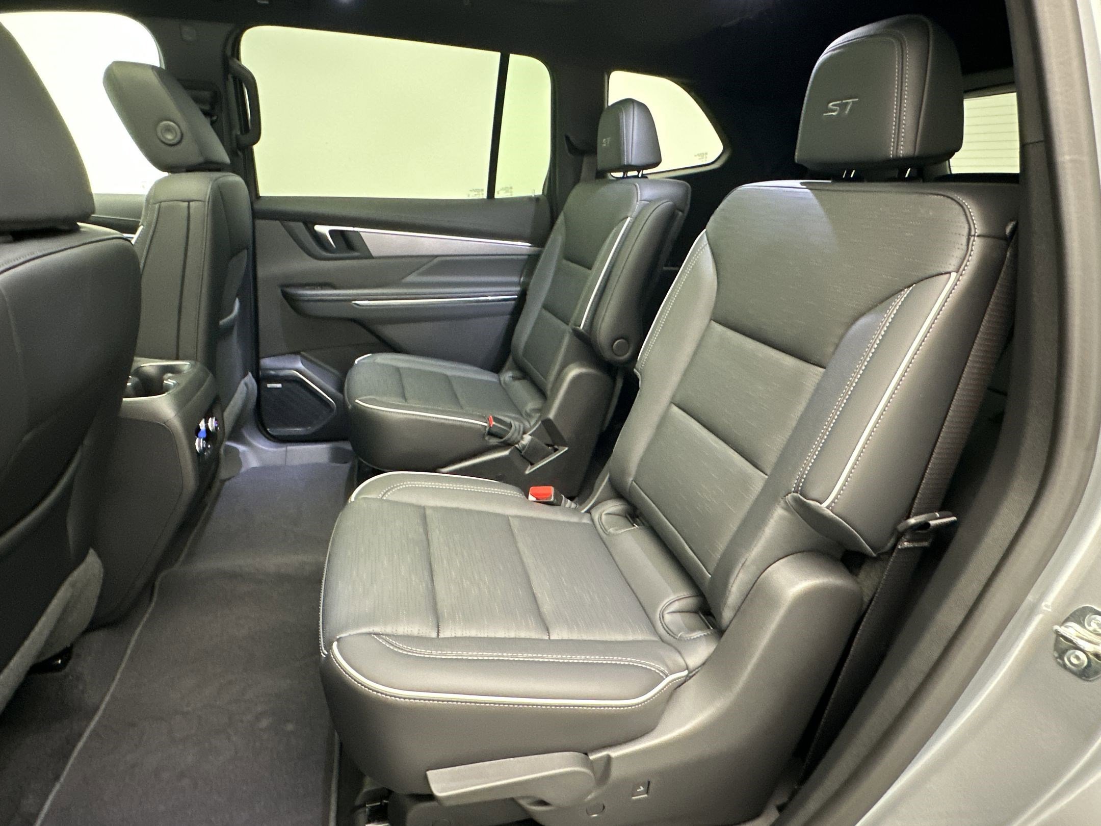 Used 2025 Buick Enclave Sport Touring AWD/4WD image 27