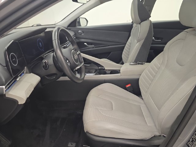 Used 2025 Hyundai Elantra Limited FWD image 19