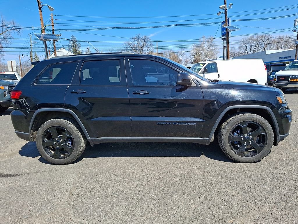 Used 2018 Jeep Grand Cherokee Laredo image 9
