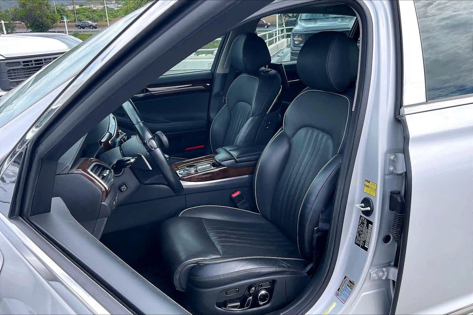 Used 2019 Genesis G90 5.0 Ultimate RWD image 11