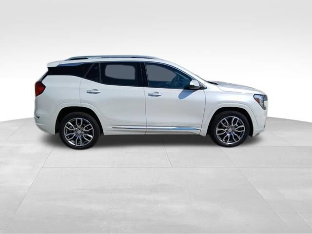 Certified 2022 GMC Terrain Denali w/ Denali Premium Package AWD/4WD image 6