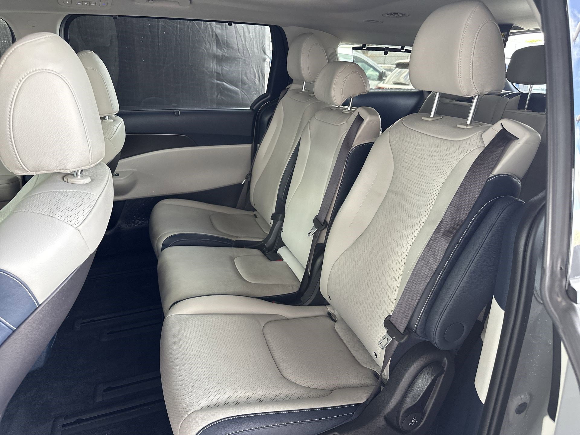 Used 2025 Kia Carnival SX Prestige image 25