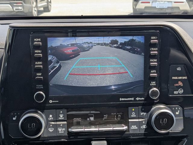 Used 2020 Toyota Highlander XLE AWD/4WD image 31